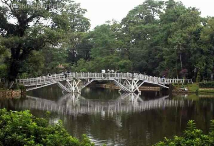 Phan Nonglait Park - A Beautiful Japanese-Style Park 